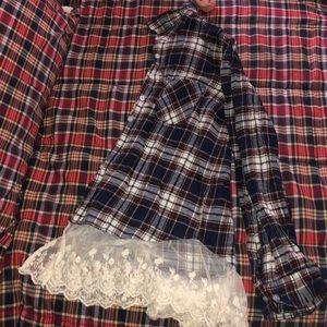 This is a gorgeous flannel w/ a cream lace bottom